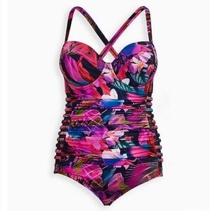 NWT torrid ladder side mesh leaves print swimsuit